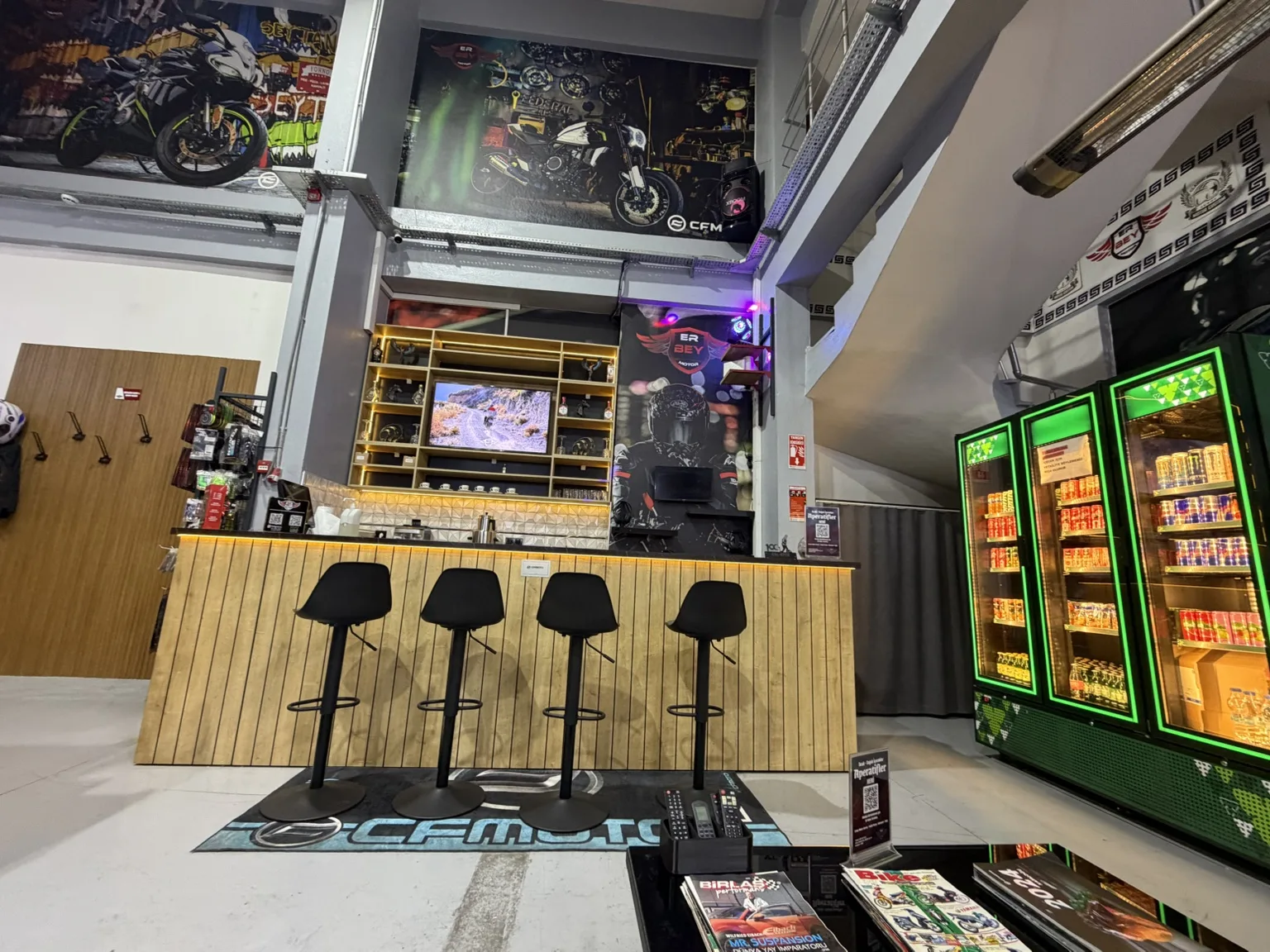 Erbey Motor cafe ve bekleme alanı
